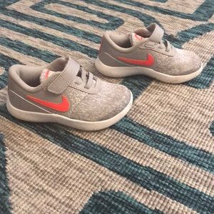 Toddler Nike’s size 9